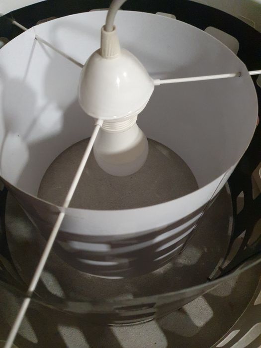 Lampa wisząca czarno-biała