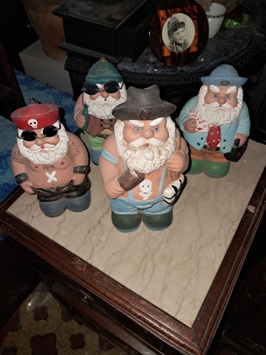 Quatro anoes mealheiros