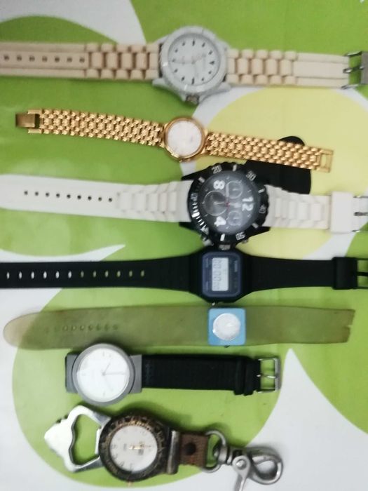 32 relógios variados