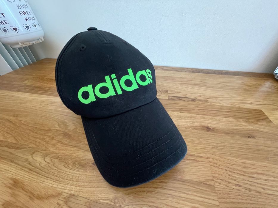 czarna czapka z daszkiem adidas (adidas neo)- jak nowa.