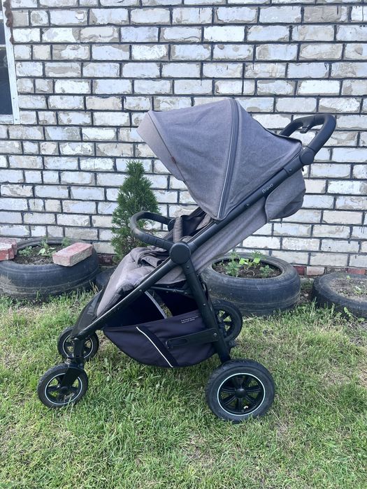 Продам дитячу прогулянкову коляску  Carrello Bravo Air