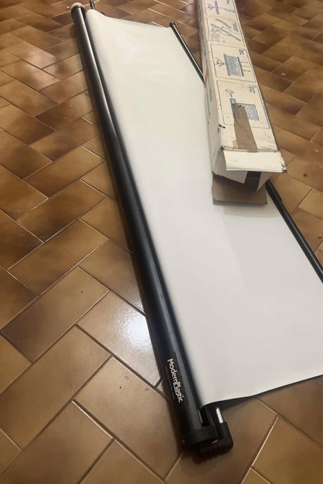 Tela de projeção manual 150×150 cm – ModernPlastic