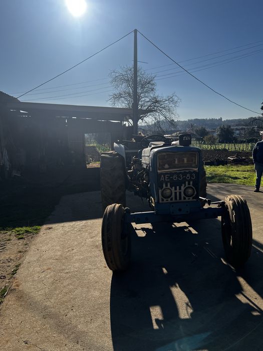 Ford 4000 com charrua