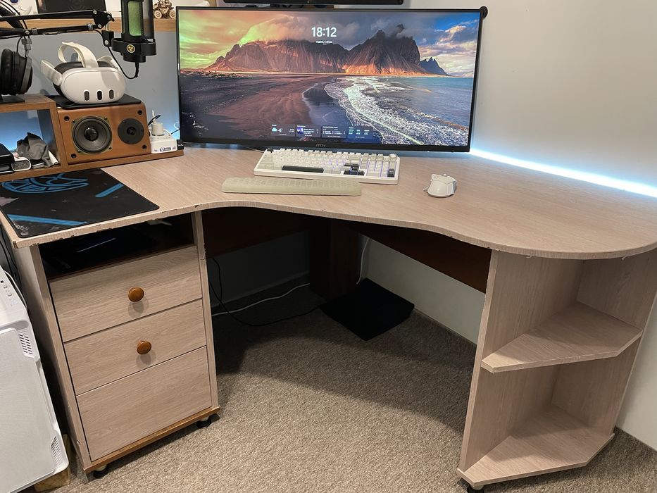 Компютерний стіл / письмовий стіл