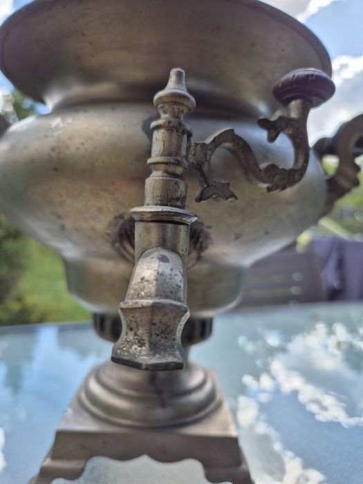 Samowar z sygnaturą rosyjską