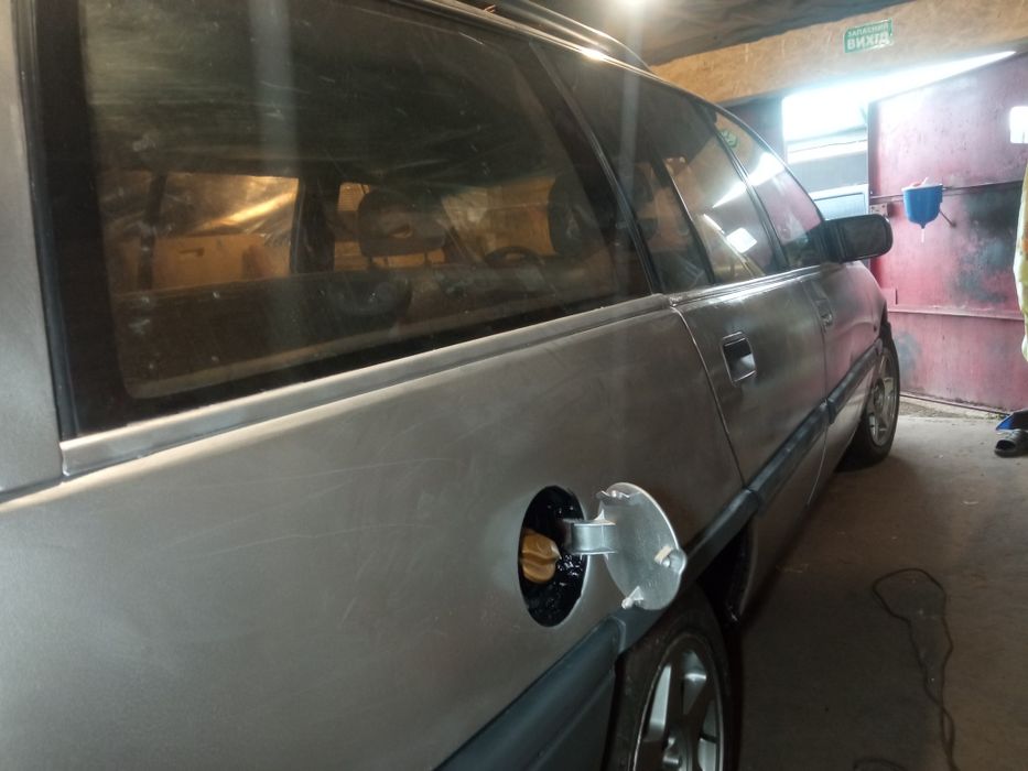 Опель Омега 2.0 бензин/газ (газ вписаний)