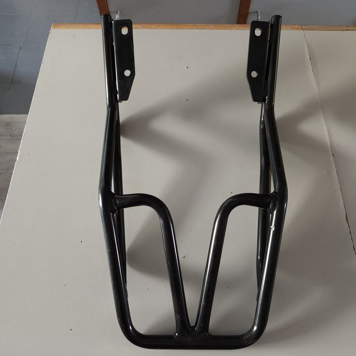Suporte SR 9051 Givi  para Royal Enfield 650