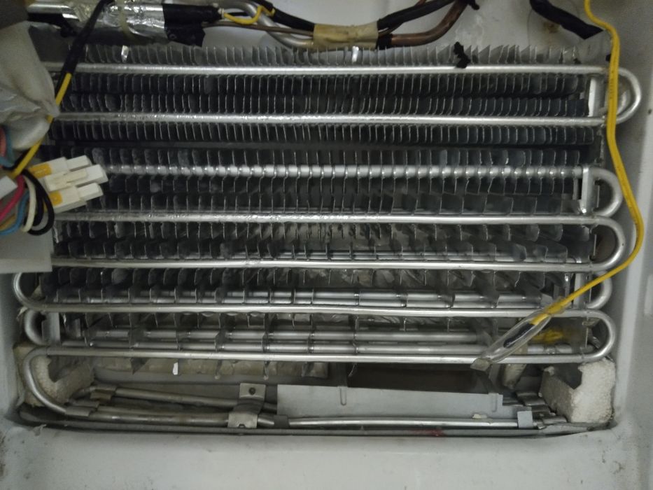 Ремонт холодильников, морозильных камер, холодильных витрин, ларей.