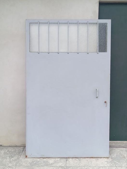 Vendo porta de ferro