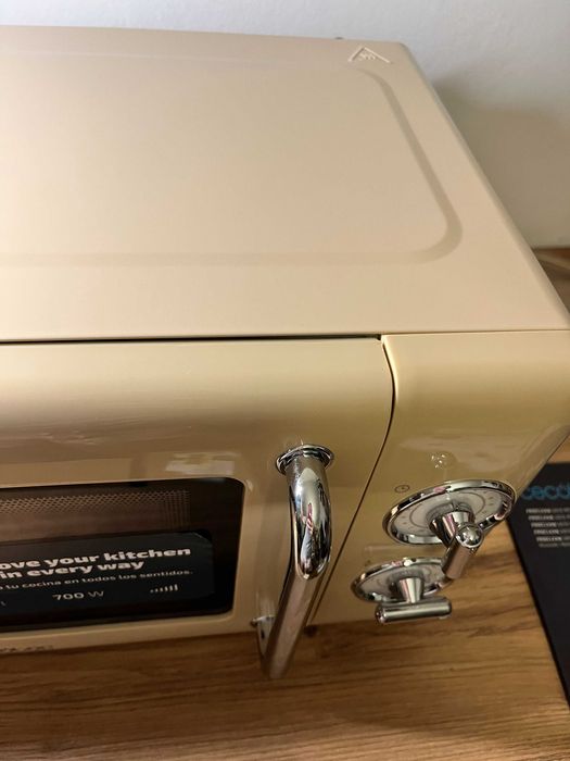 Mikrofalówka Cecotec Proclean 3010 Retro, 20 L, 700 W, Nowa z defektem