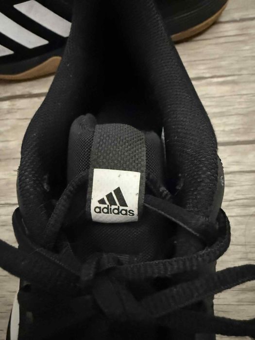 Buty czarne adidas.