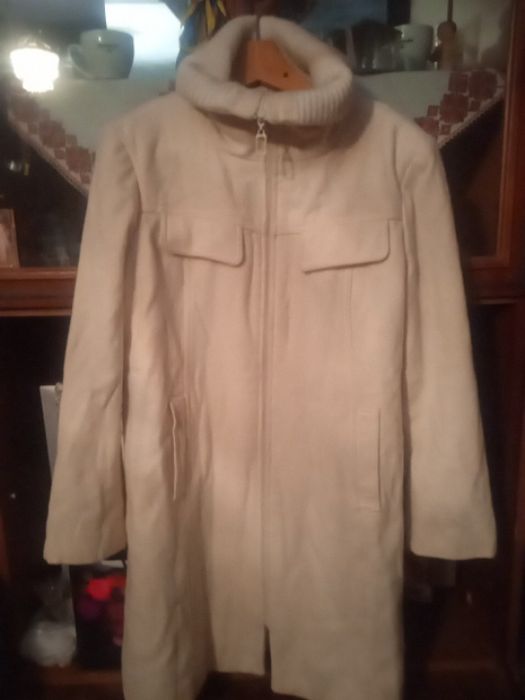 Пальто осіннє білого кольору 40-42розмір