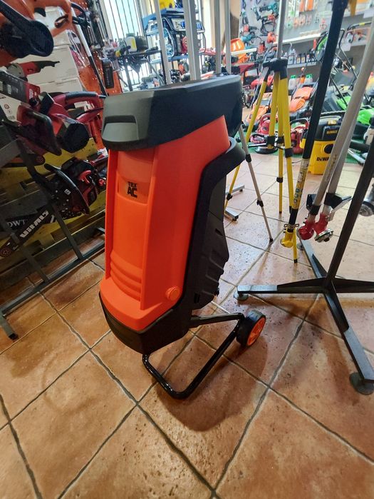 Измельчитель веток ТехАС ТА-SH2600/2,6кВт/до 45мм/Гарантия2/сетевой/90