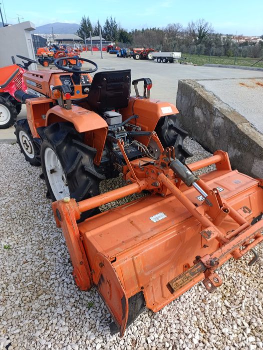 Kubota B1500 com frese 4x4