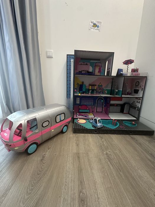 Casinha LOL + Autocarro LOL com acessórios