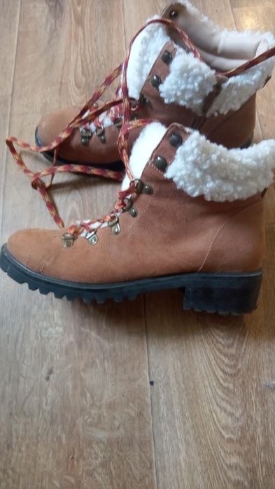 Продам жіночі ботінки