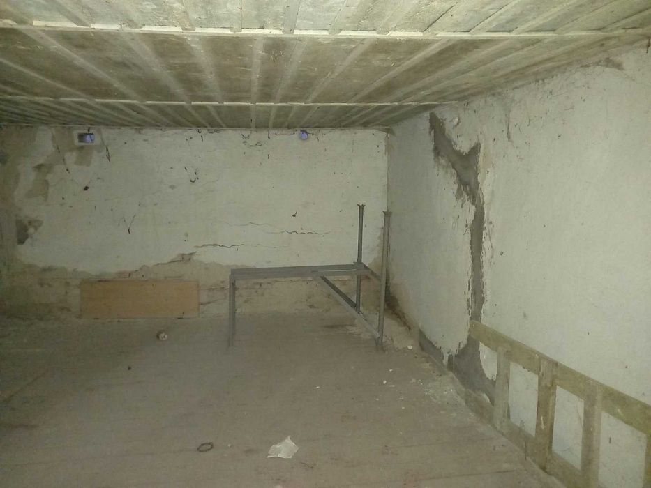 Продається гараж смт.Гусятин