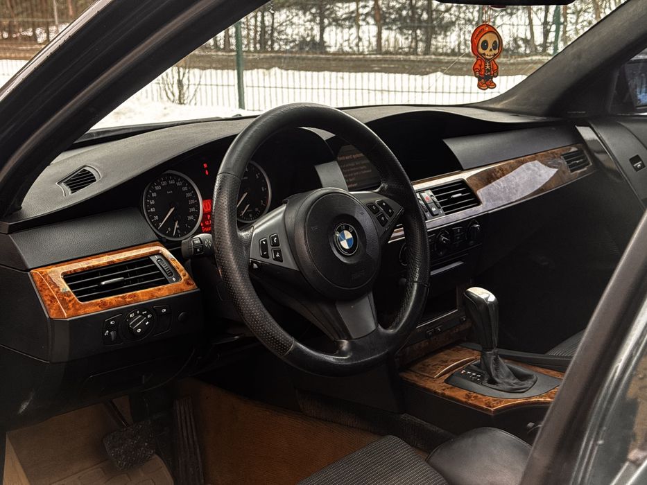 BMW 5 Series E60 Автомат, гарний стан, гарна техніка.