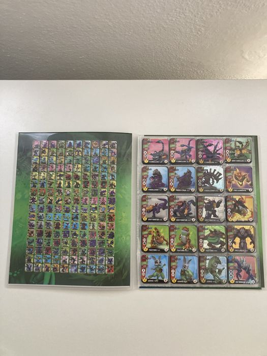 Caderneta Panini Invizimals The Resistance Completa