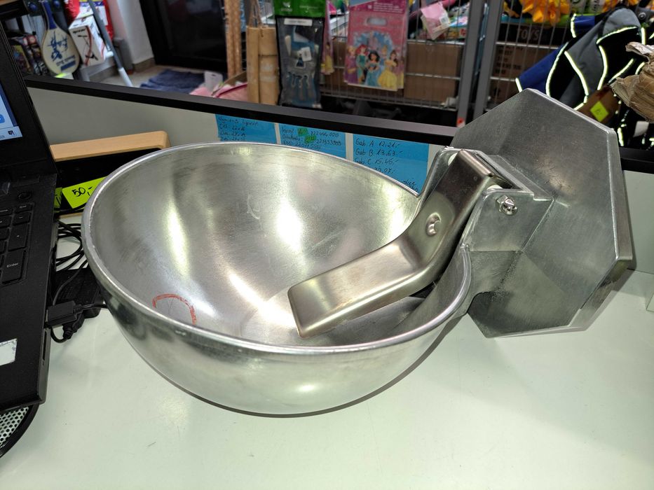 Poidło dla bydła lub koni