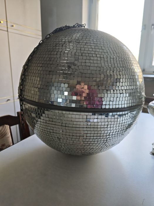 Stary retro sprzęt dyskotekowy kula dyskotekowa stroboskop lampy