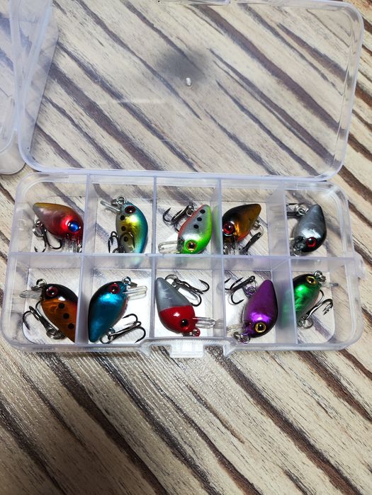 Zestaw 10 woblerów wędkarskich + gratis pudełko