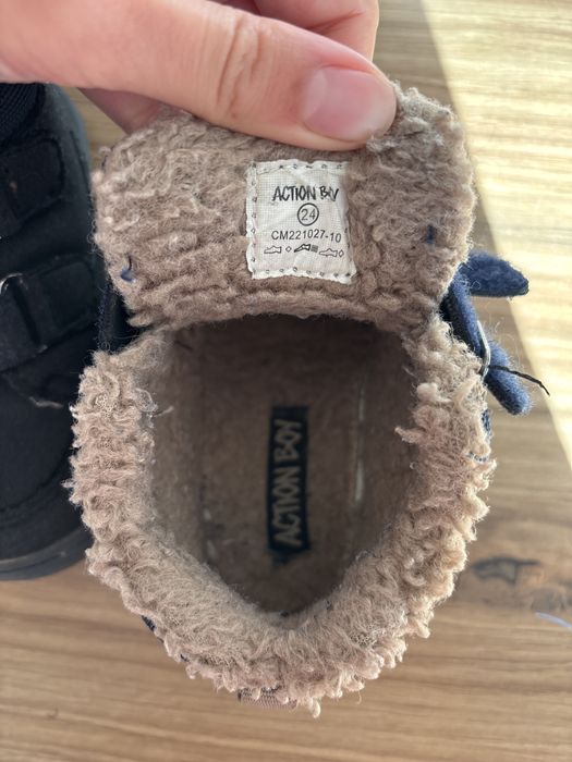 Buty zimowe chlopiece r 24 super stan