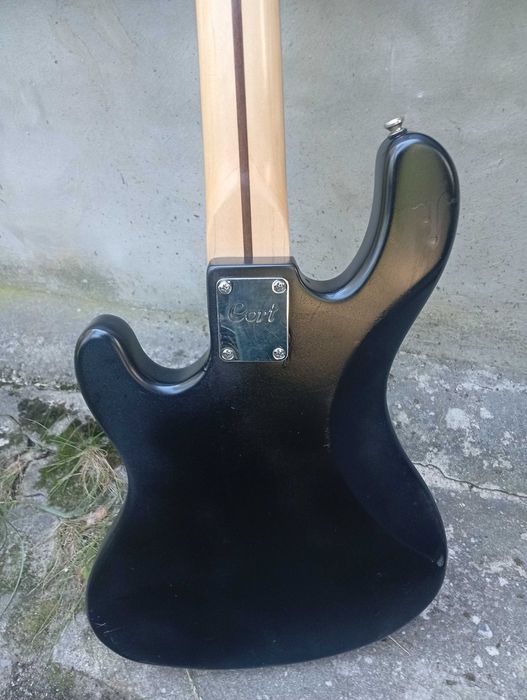Gitara basowa marki Cort GB-PJ