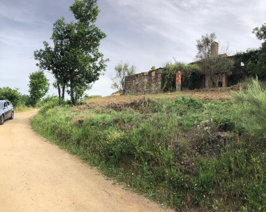 Casa com 55m2 + pátio com 24m2