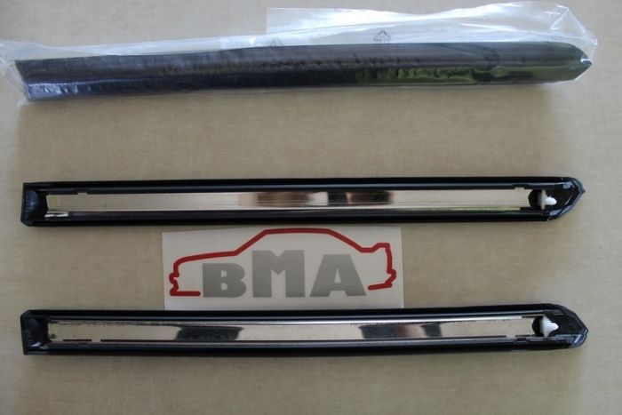 BMW E30 COUPE CABRIO Listwa Prawa Lewa Błotnika Tylnego Tył Schadow
