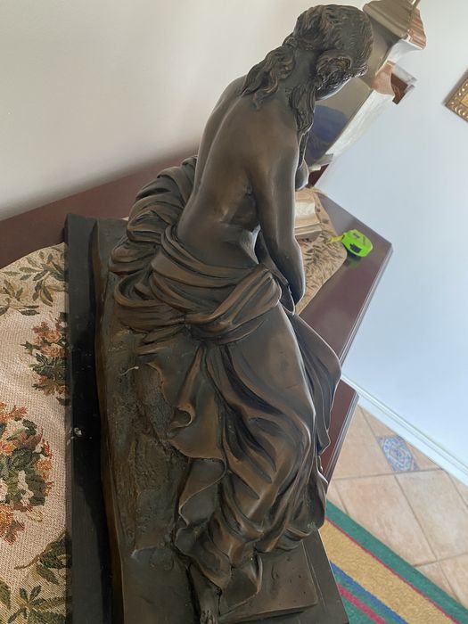 Estatua em bronze e base em marmore de Mãe e filhos, lindissima