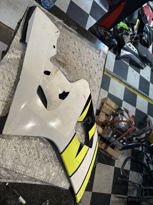 Suzuki Gsxr 600 750 K4 K5 Bok Prawy Boczek Osłona N1022