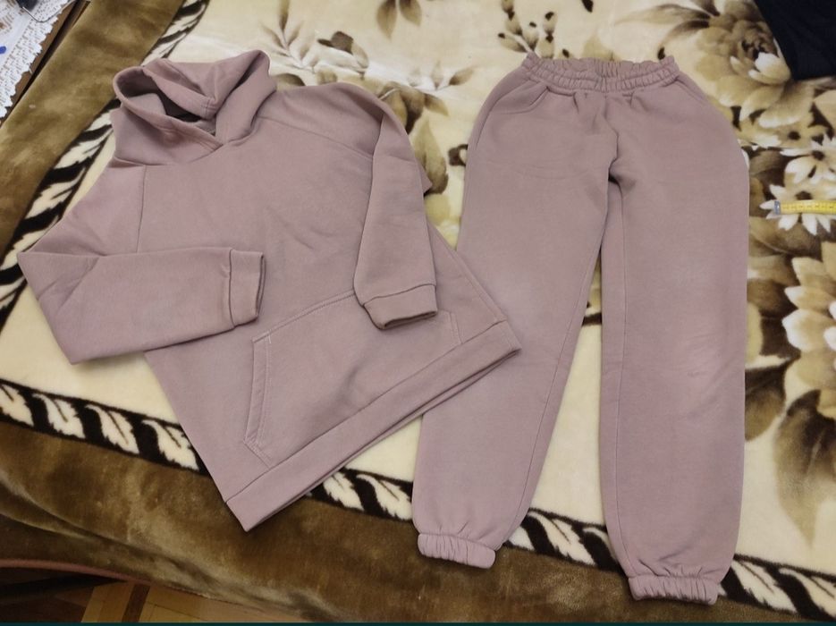 Спортивний теплий костюм для дівчинки можна для двійні  на зріст 152