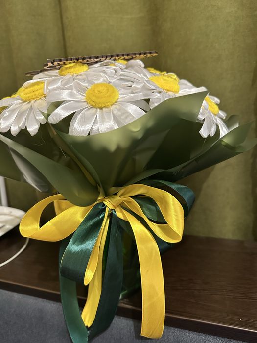 Квіти з атласної стрічки