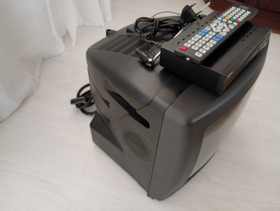 Televisor a cores CRT de 14 polegadas com Box.