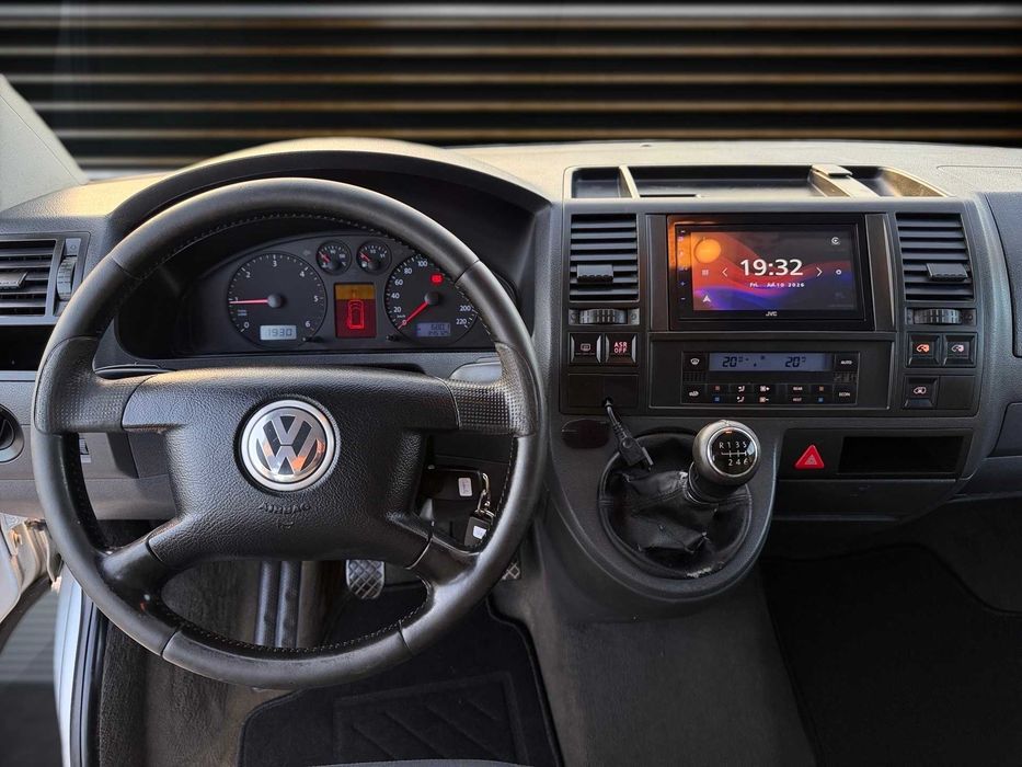 Volkswagen Caravelle — fotografia 8
