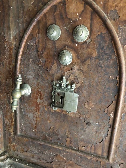 Cofre com base em madeira 90 euros