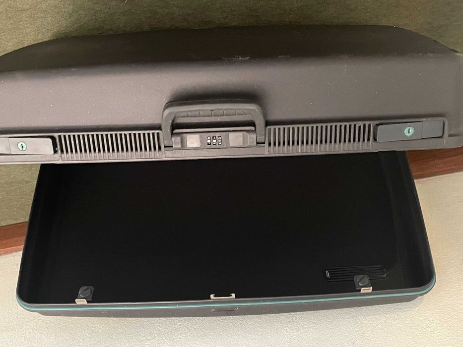 Mala de Viagem DELSEY Rígida com Fecho de Combinação – Made in France