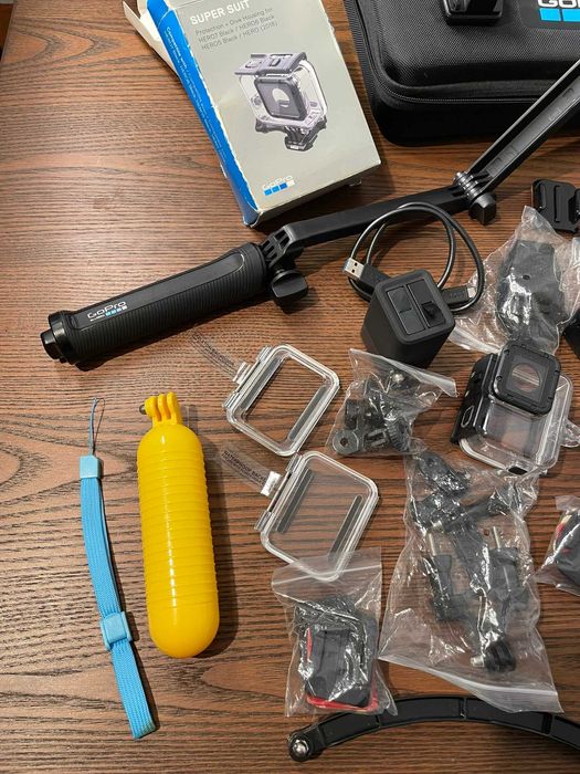 GoPro Hero 7 Black Com Duo baterias, Super suit e MUITOS Accesorios