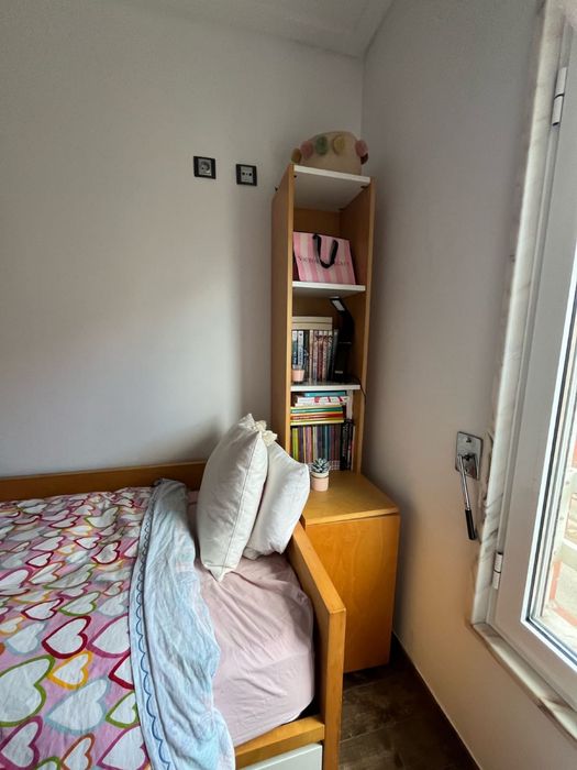 Cama solteiro com seis gavetas , estante e colchão