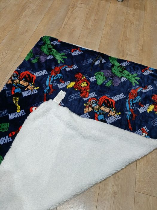 Koc Primark dwustronny 145x110- Marvel