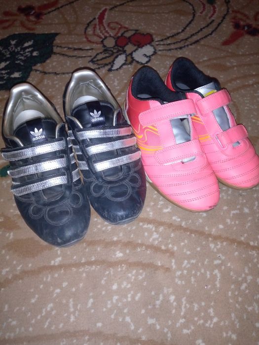 Кроссовки Adidas.