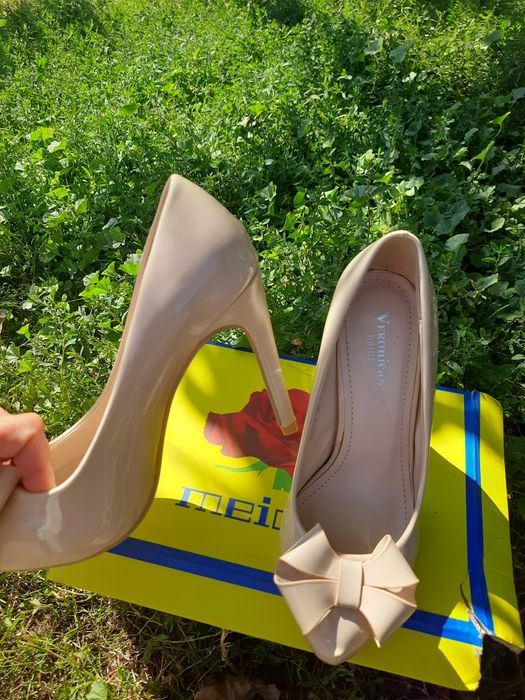 Туфлі лаковані весільні випускні бежеві 37 розмір