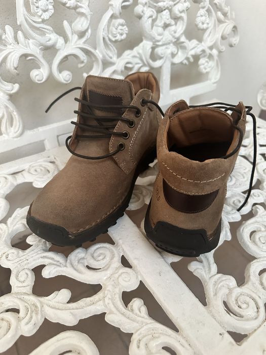 Botas em pele castsnhas