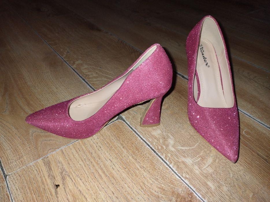 Buty na obcasie .36