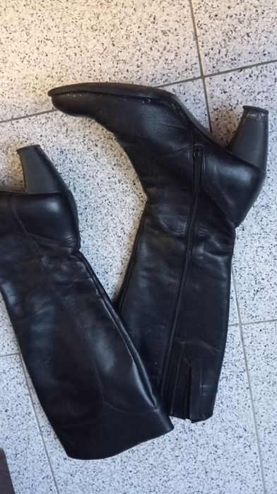 Botas pretas tamanho 36