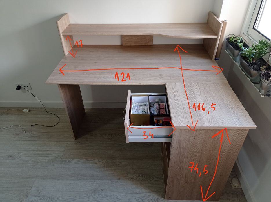 Secretária de madeira em L