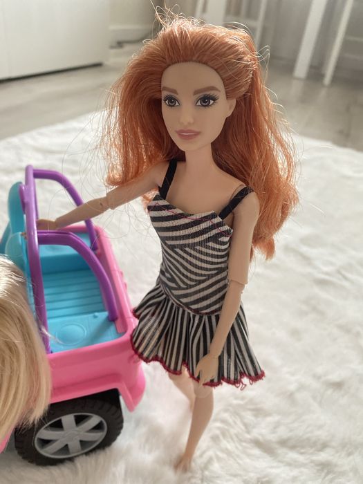 Jeep I 2 lalki Barbie Mattel