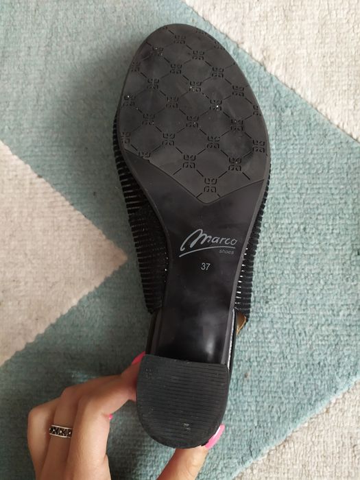 Skórzane sandały firmy Marco Shoes
