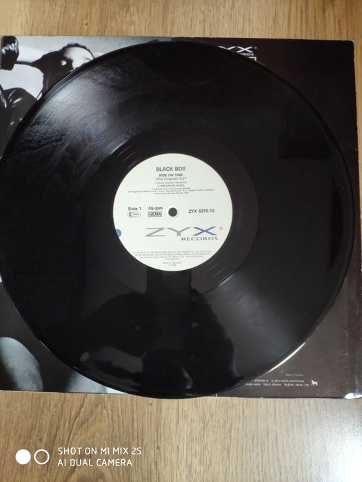 Black box-ride on time maxi winyl